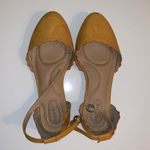 Torrid Size 12 FLAT WITH STRAP YELLOW